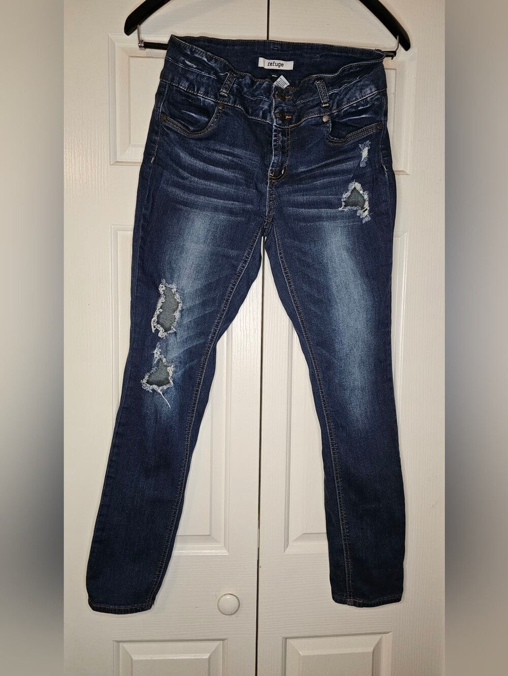 Refuge / Size 10 / Distressed / Skinny Jeans